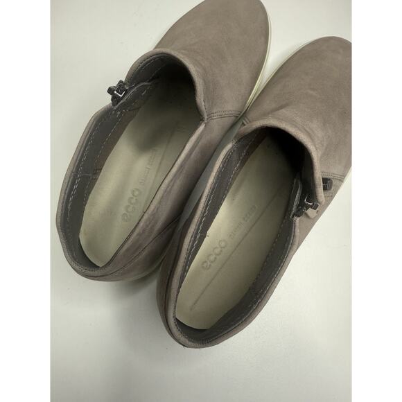 ECCO Soft 7 Ankle Bootie Womens 8 Grey Nubuck Leather Side Zip Sneaker Style - Picture 8 of 10